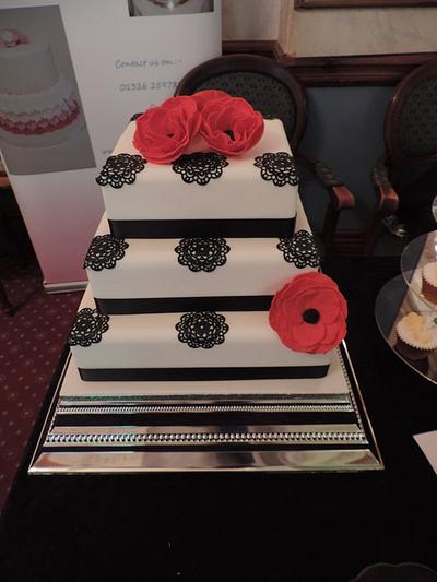 Black and white wedding cake - Cake by David Mason
