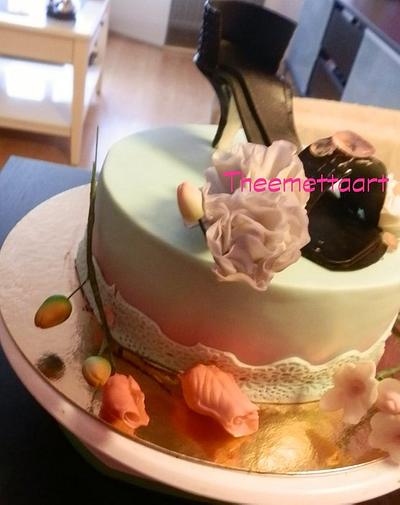 High heel and flowers - Cake by Blueeyedcakegirl