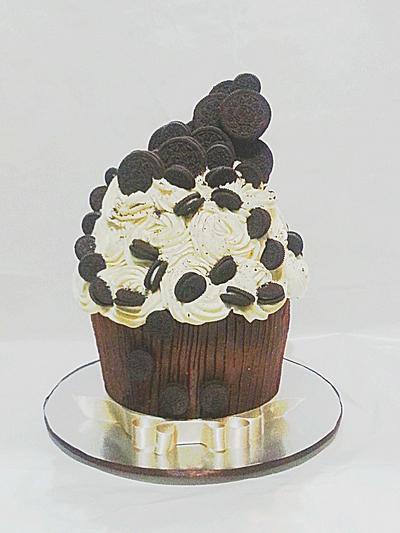Giant Cupcake - Cake by The Custom Piece of Cake
