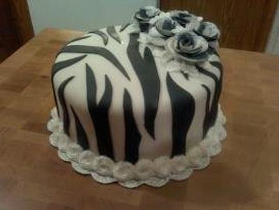 Zebra - Cake by sevenheavenlysweets
