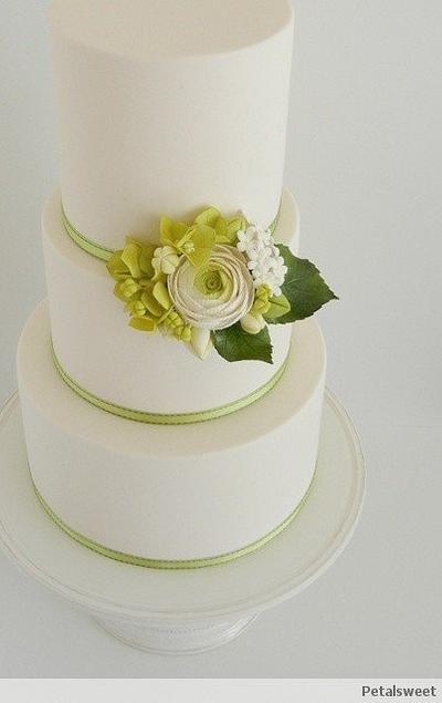 Green and White with Ranunculus - Cake by Petalsweet