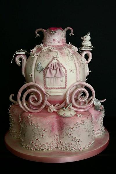 Birthday Cake : Fit for a princess - Cake by PetiteSweet-Cake Boutique