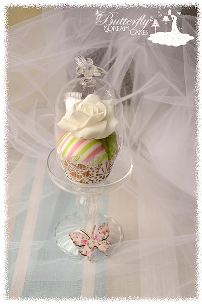 A cupcake all alone !!  - Cake by Julie