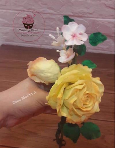 Gumpaste Roses - Cake by Doaa Mokhtar