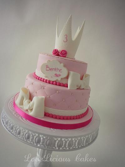 Princess - Cake by loveliciouscakes