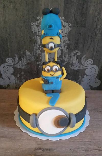 Minions - Cake by cuptothecake