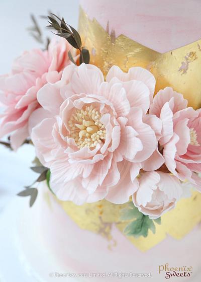 Sugar Peony Wedding Cake with a dash of gold - Cake by PhoenixSweets