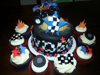 Monster truck  - Cake by Danielle Carroll