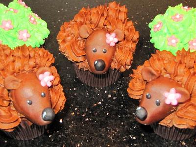 hedgehogs - Cake by d and k creative cakes