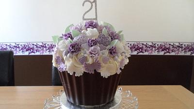 frills and flowers  - Cake by Tinascupcakes