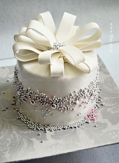 "Bowed" - Cake by FLOC