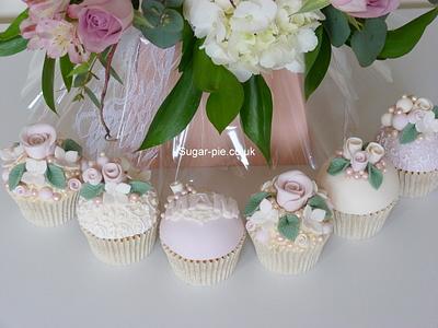 Floral & lace cupcakes - Cake by Sugar-pie