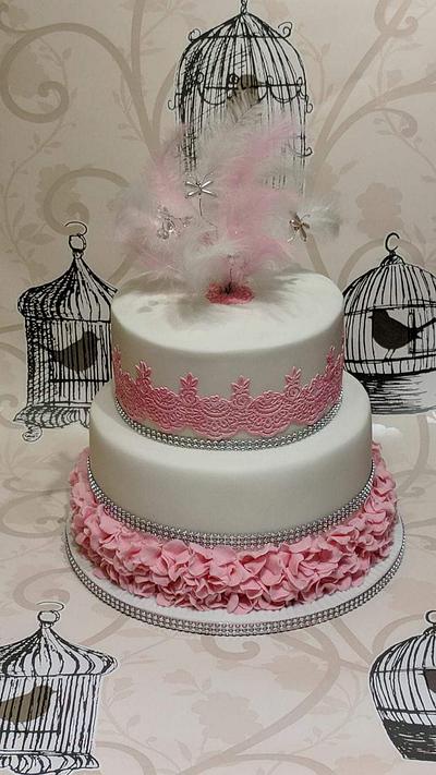 Lace ruffles and feathers - Cake by Maggie