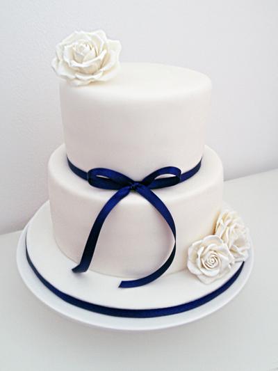 Blue & white wedding - Cake by Dasa