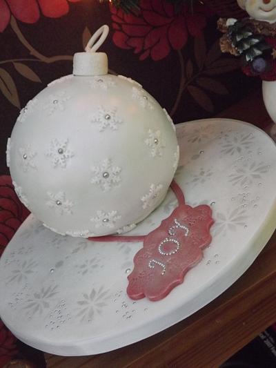 Christmas Bauble.. - Cake by Sharon Young