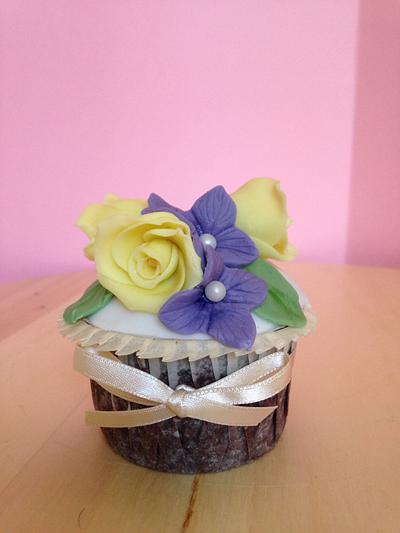 Flower cupcake  - Cake by Nennescake