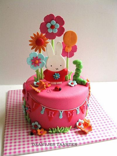 Miffy - Cake by Daantje
