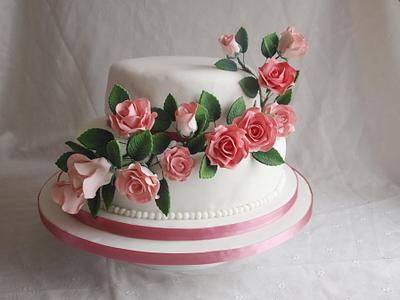 Rose Wedding Cake - Cake by Maxine Quinnell