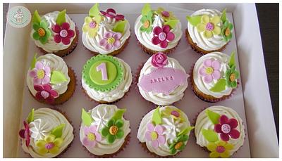 Spring Cupcakes - Cake by Planet Cakes