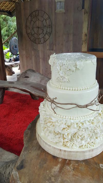 Rustic glam - Cake by Karamelo Cakes & Pastries