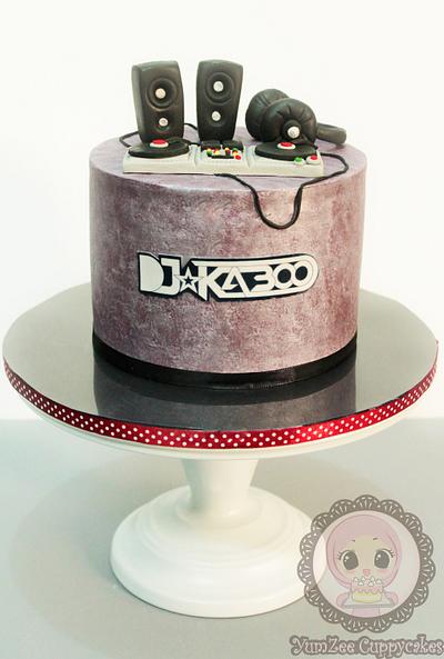 DJ cake - Cake by YumZee_Cuppycakes