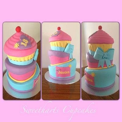 Giant cupcake Topsy Turvy - Cake by Sweetharts Cupcakes