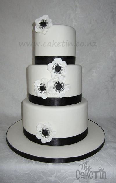 Classic Black and White - Cake by The Cake Tin
