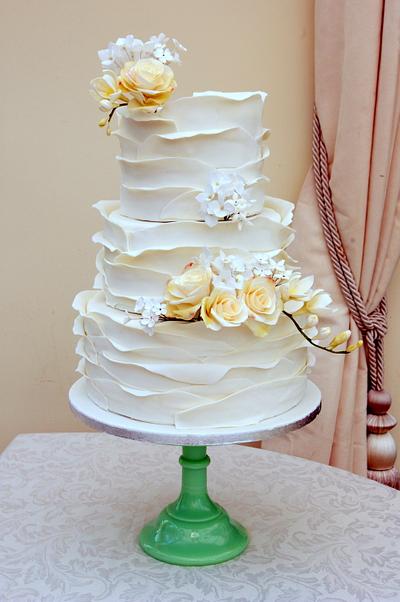ruffly cake in white and green - Cake by Nadya