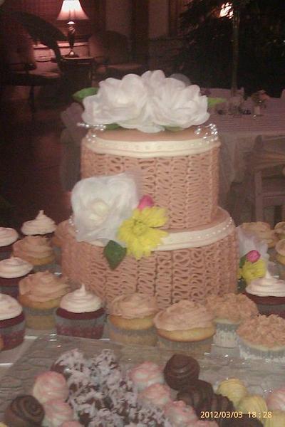 Ruffled  ribbon - Cake by Laurie