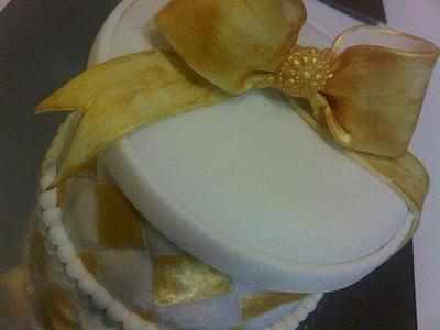 Gold trimmed gift box cake - Cake by Cindy