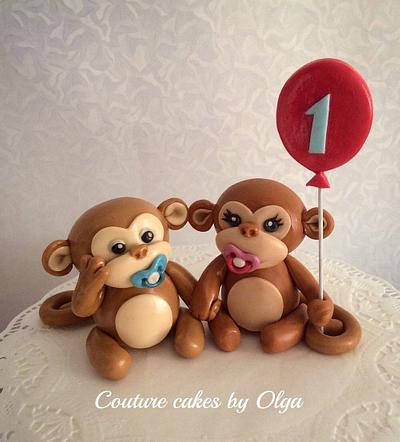 Baby monkeys topper - Cake by Couture cakes by Olga
