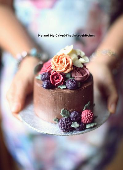 Flowers on cake - Cake by Thevintagekitchen 