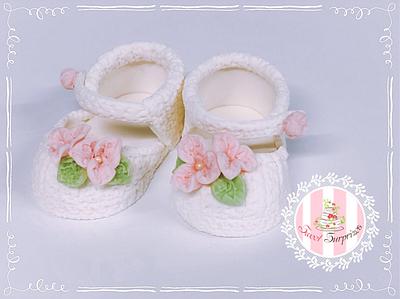 Crochet booties - Cake by Sweet Surprizes 