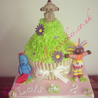 In the night garden - Cake by Gill Earle