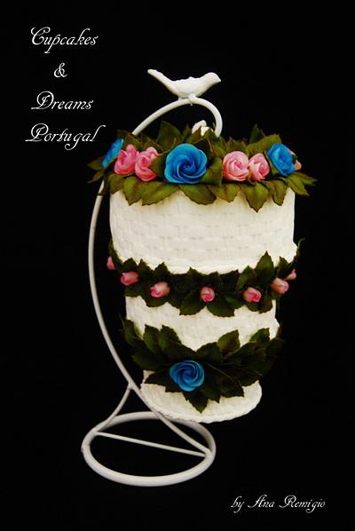 MINI HANGING WEDDING CAKE - Cake by Ana Remígio - CUPCAKES & DREAMS Portugal
