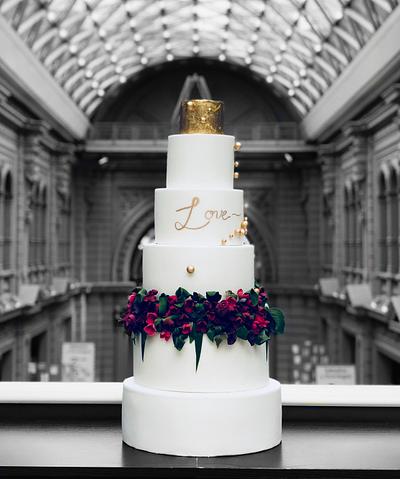 Love Luxury Wedding Cake - Cake by Le RoRo Cakes