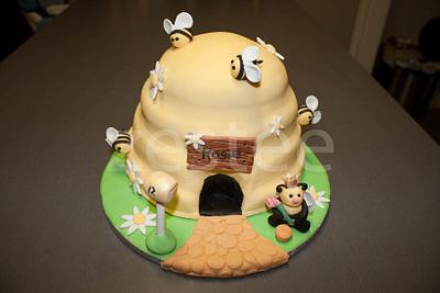 Beehive Cake - Cake by Rachel