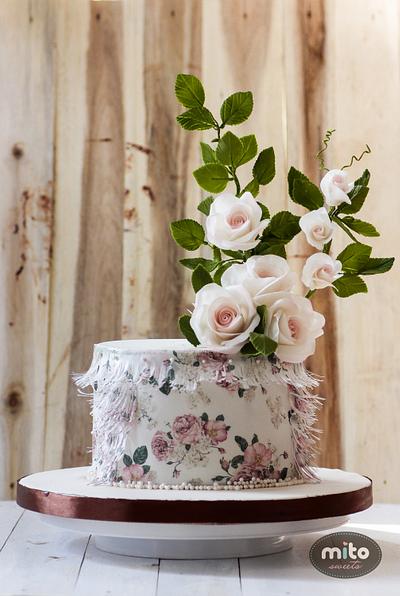 Vintage rose cake by Mito Sweets  - Cake by Mito Sweets 