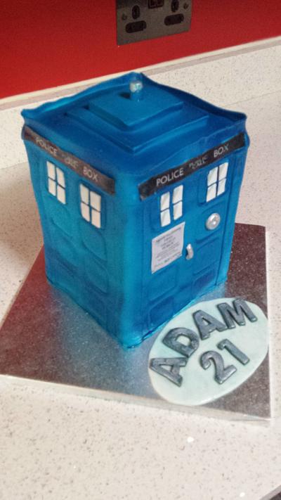 Dr Who's Tardis - Cake by sofeesmum