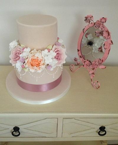 Vintage wedding cake - Cake by The Ivory Owl Cake Company