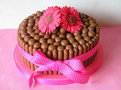 Sugar gerbera cake - Cake by Fantasy Cakes and Cookies