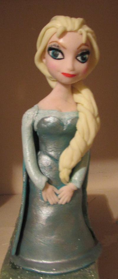Elsa from Frozen  - Cake by Laura 