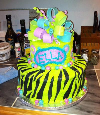 Polka dots and zebra stripes - Cake by Yvette