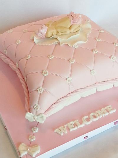PRINCESS BABY ON A PILLOW - Cake by Enza - Sweet-E
