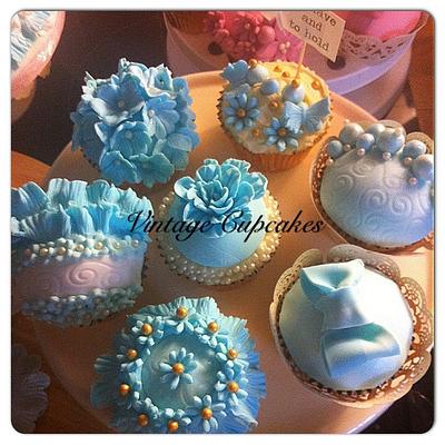 Vintage Cupcakes - Cake by THEPARTYPANTRY