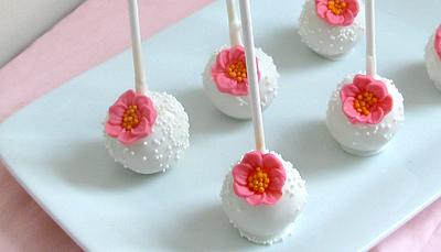 Flower Cake Pops - Cake by Sweet Creations