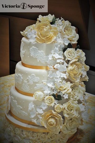 Floral cascade - Cake by Victoria Forward