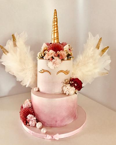 Unicorn wings - Cake by The Noisy Cake Shop