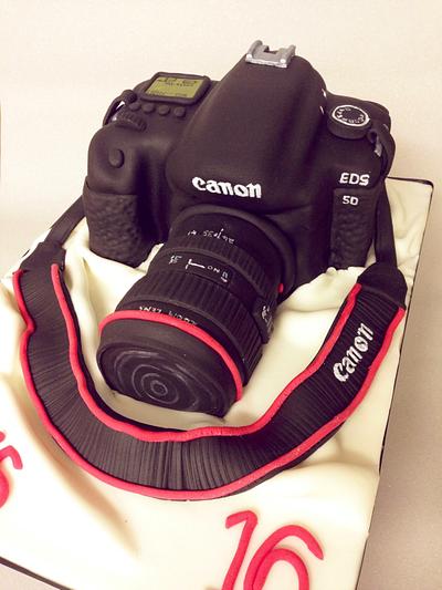 Canon camera cake - Cake by Shut Your Cake Hole 