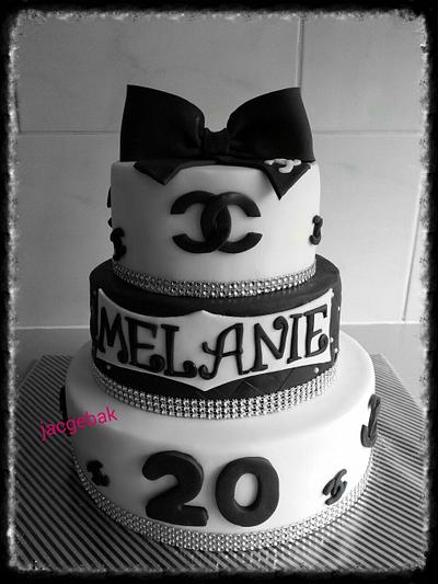 black and White Chanel - Cake by jac  gebak
